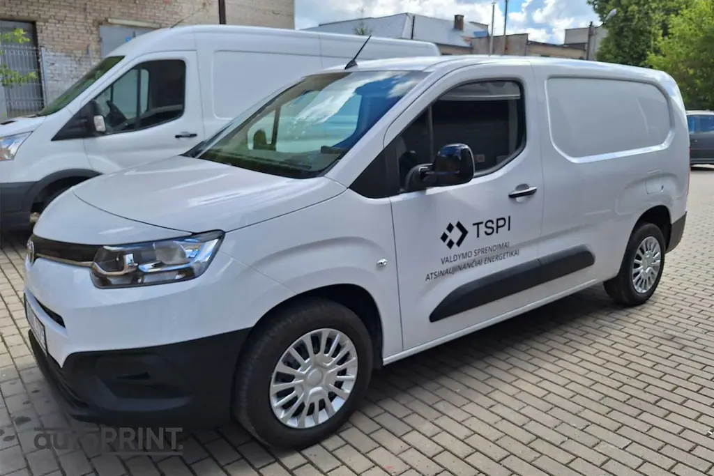 Lengvieji automobiliai – apklijavimas reklama, autoPRINT darbas
